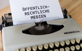Mockup, typewriter, german — Coronavirus disease 2019