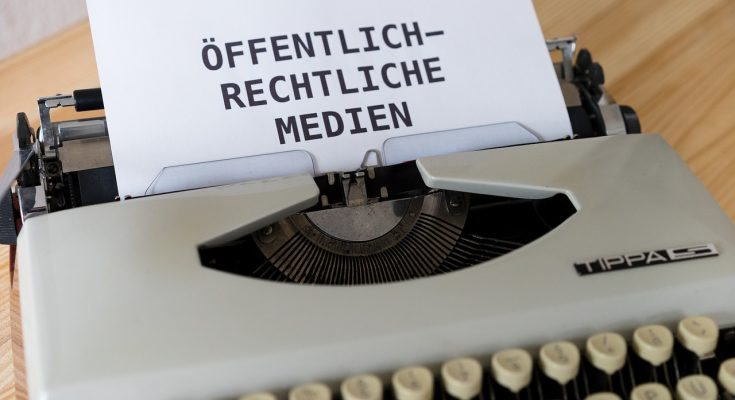 Mockup, typewriter, german — Coronavirus disease 2019